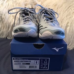 mizuno volleyball court shoes